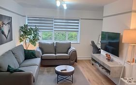 Oxfords 5 Star Lux 2 Bedroom Flat Near Jr 5 Pax, Permit Parking