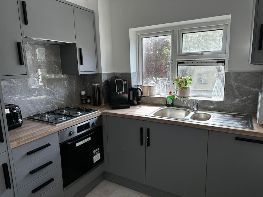 Oxfords 5 Star Lux 2 Bedroom Flat Near Jr 5 Pax, Permit Parking Esterno foto